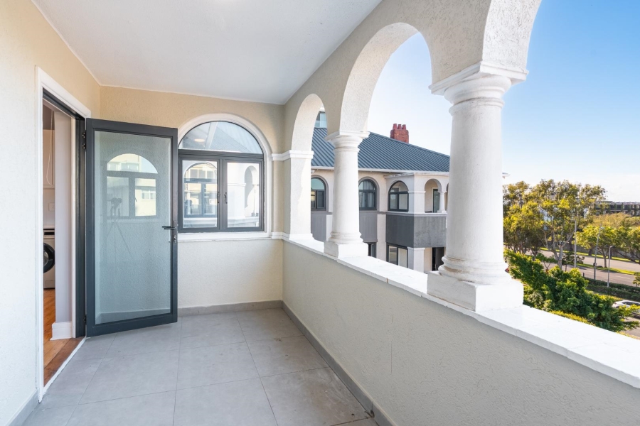 2 Bedroom Property for Sale in Green Point Western Cape